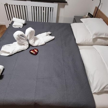 Studio Apartment Naehe S-Bahn Inklusive Parkplatz Oberesslingen Bagian luar foto